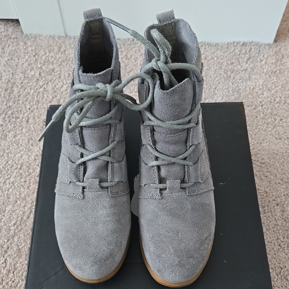 Sorel Evie Lace Up Wedge Boot, Gray Suede, Size 9.5 - Picture 8 of 9
